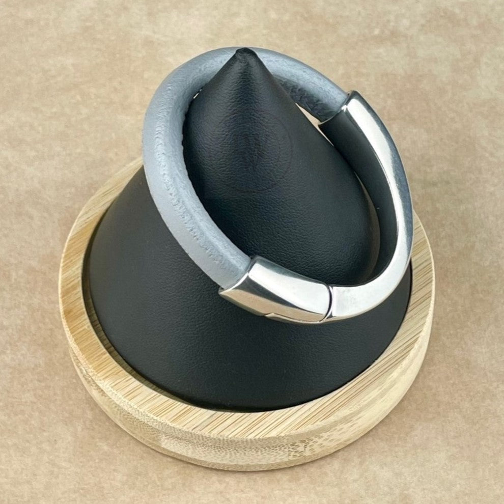 Arena Leather Bracelet in Light Gray –Silver Magnetic Clasp