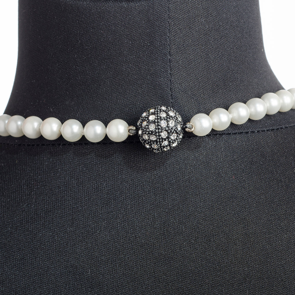 Pearl Necklace with Black Chain