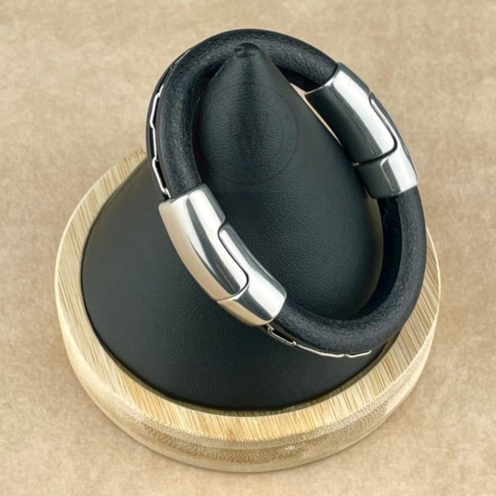 Cobo Leather Bracelet in Silver Rhodium Chain on Black – Double Silver Magnetic Clasps