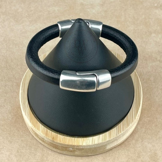 Cobo Leather Bracelet in Black – Double Silver Magnetic Clasps