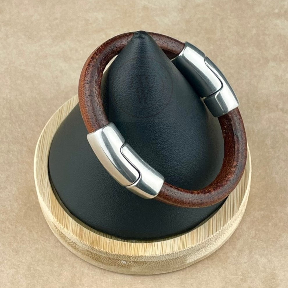 Cobo Leather Bracelet in Distressed Brown – Double Silver Magnetic Clasps