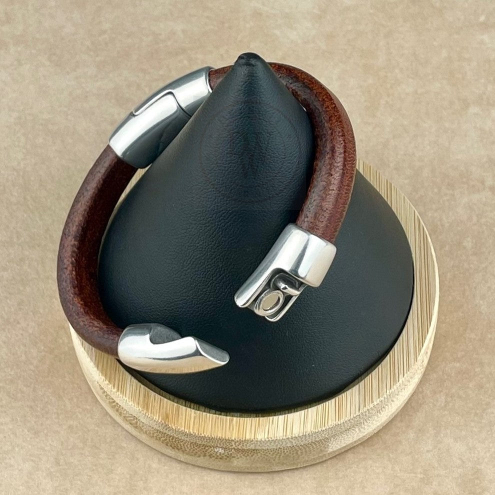 Cobo Leather Bracelet in Distressed Brown – Double Silver Magnetic Clasps
