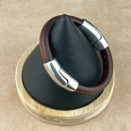 Cobo Leather Bracelet in Distressed Whiskey – Double Silver Magnetic Clasps