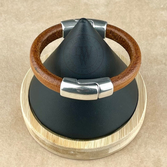Cobo Leather Bracelet in Distressed Tobacco – Double Silver Magnetic Clasps