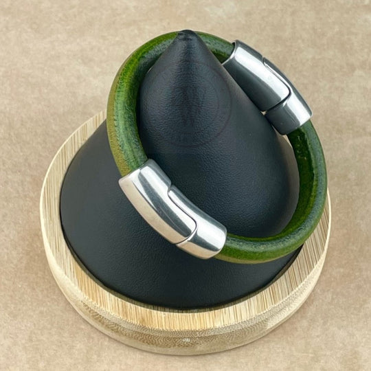 Cobo Leather Bracelet in Distressed Grass Green – Double Silver Magnetic Clasps
