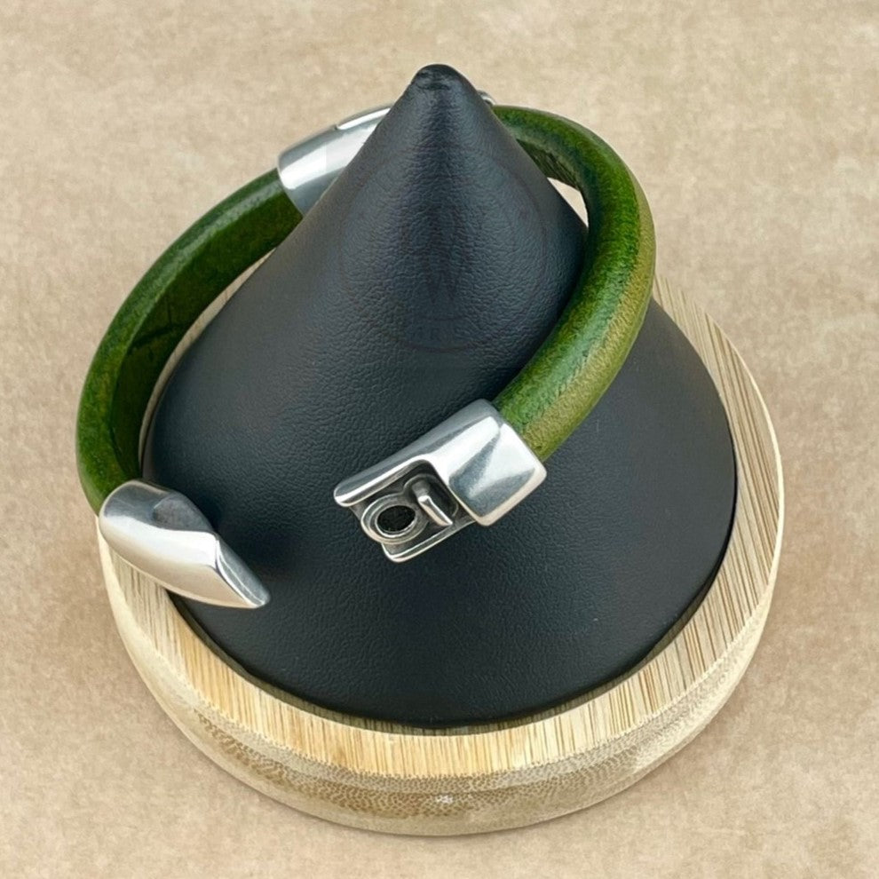 Cobo Leather Bracelet in Distressed Grass Green – Double Silver Magnetic Clasps