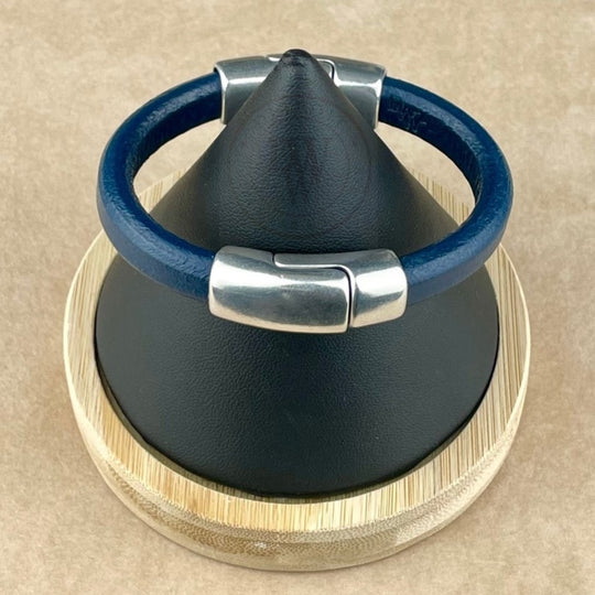 Cobo Leather Bracelet in Dark Navy Blue – Double Silver Magnetic Clasps