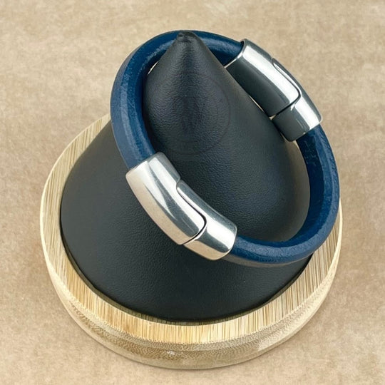 Cobo Leather Bracelet in Dark Navy Blue – Double Silver Magnetic Clasps