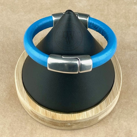 Cobo Leather Bracelet in Sky Blue – Double Silver Magnetic Clasps