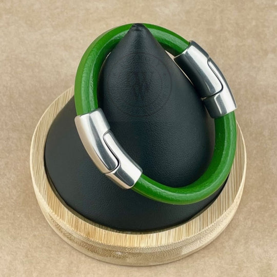 Cobo Leather Bracelet in Kelly Green – Double Silver Magnetic Clasps