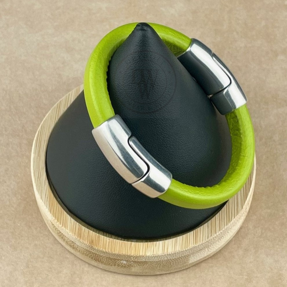 Cobo Leather Bracelet in Pistachio – Double Silver Magnetic Clasps