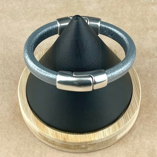 Cobo Leather Bracelet in Metallic Silver – Double Silver Magnetic Clasps