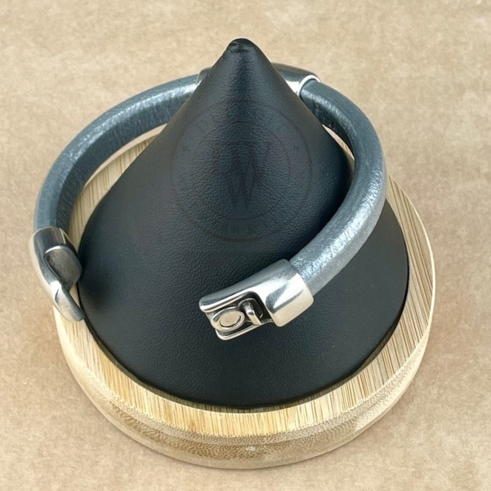 Cobo Leather Bracelet in Metallic Silver – Double Silver Magnetic Clasps