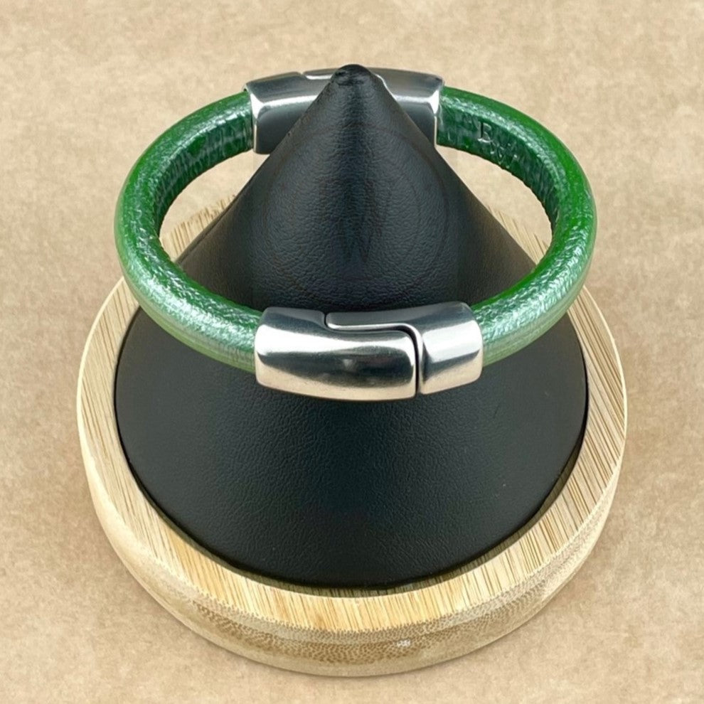 Cobo Leather Bracelet in Metallic Kelly Green –Double Silver Magnetic Clasps