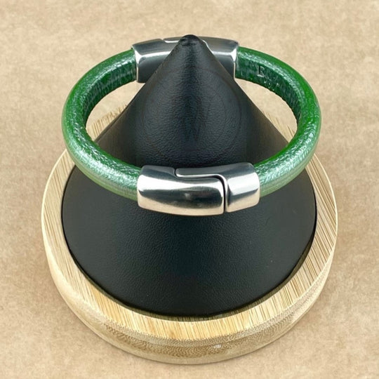 Cobo Leather Bracelet in Metallic Kelly Green –Double Silver Magnetic Clasps