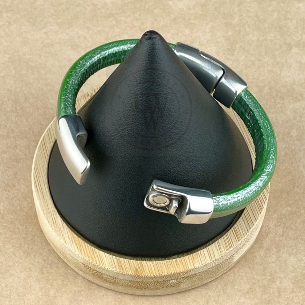 Cobo Leather Bracelet in Metallic Kelly Green –Double Silver Magnetic Clasps