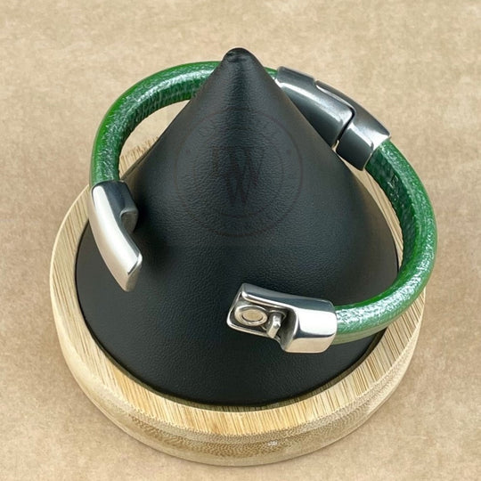 Cobo Leather Bracelet in Metallic Kelly Green –Double Silver Magnetic Clasps