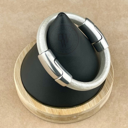 Cobo Leather Bracelet in Metallic Pearl White– Double Silver Magnetic Clasps