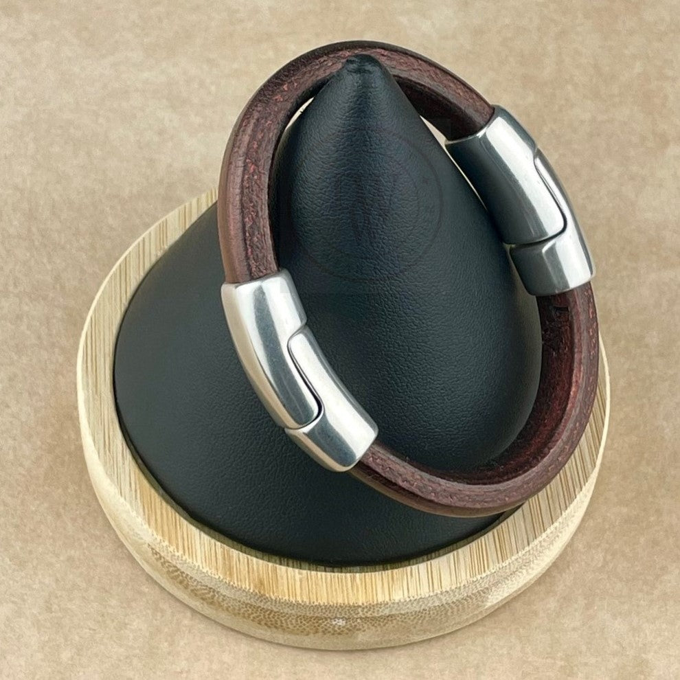 Cobo Leather Bracelet in Metallic Burgundy – Double Silver Magnetic Clasps