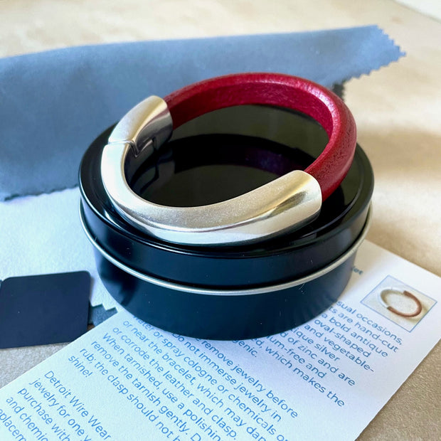 Arena Leather Bracelet in Metallic Amethyst–Silver Magnetic Clasp